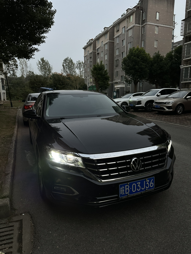 19款帕薩特的鹵素大燈依然能打圖1