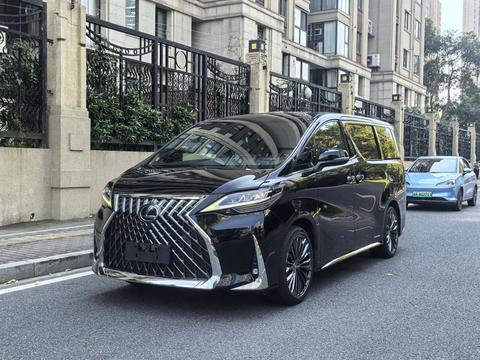 Lexus LM