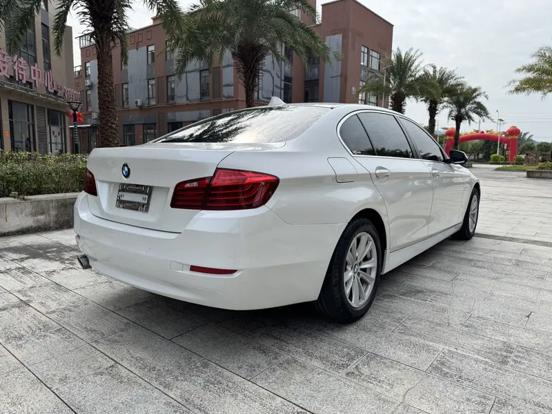 BMW 5 Series — фото 5