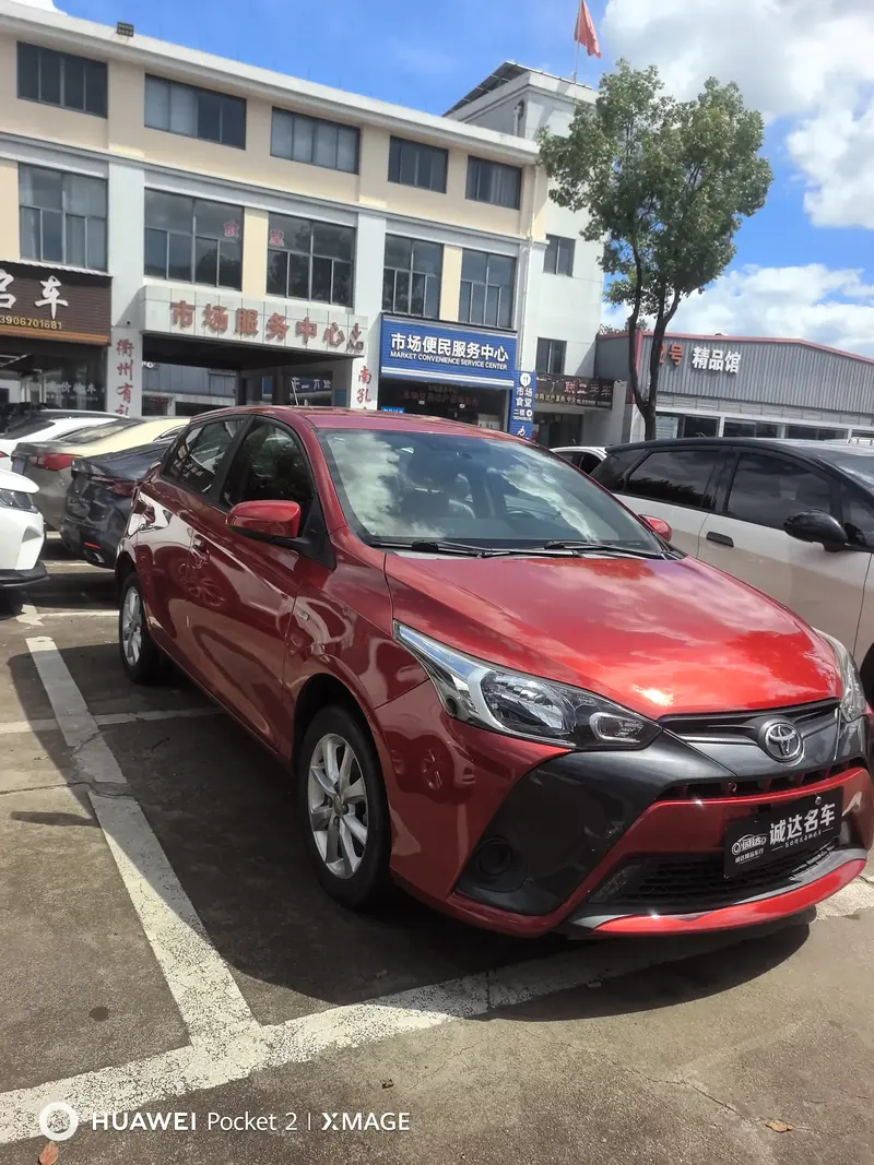 Toyota Yaris L — фото 2
