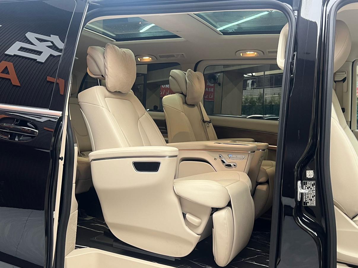 Mercedes-Benz V-Class: фотография 26 из 37
