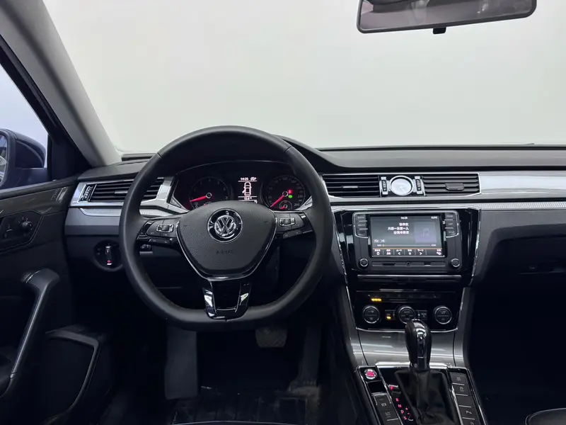 Volkswagen Passat — фото 10