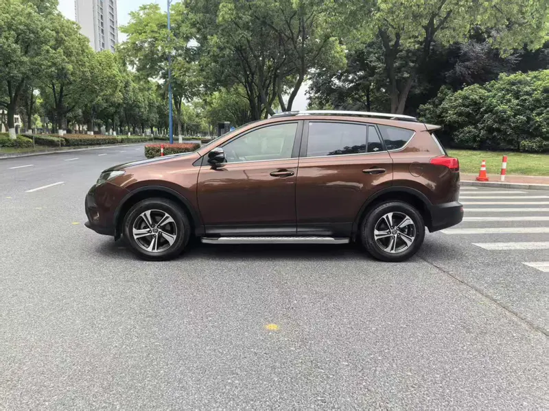 Toyota RAV4 — фото 3