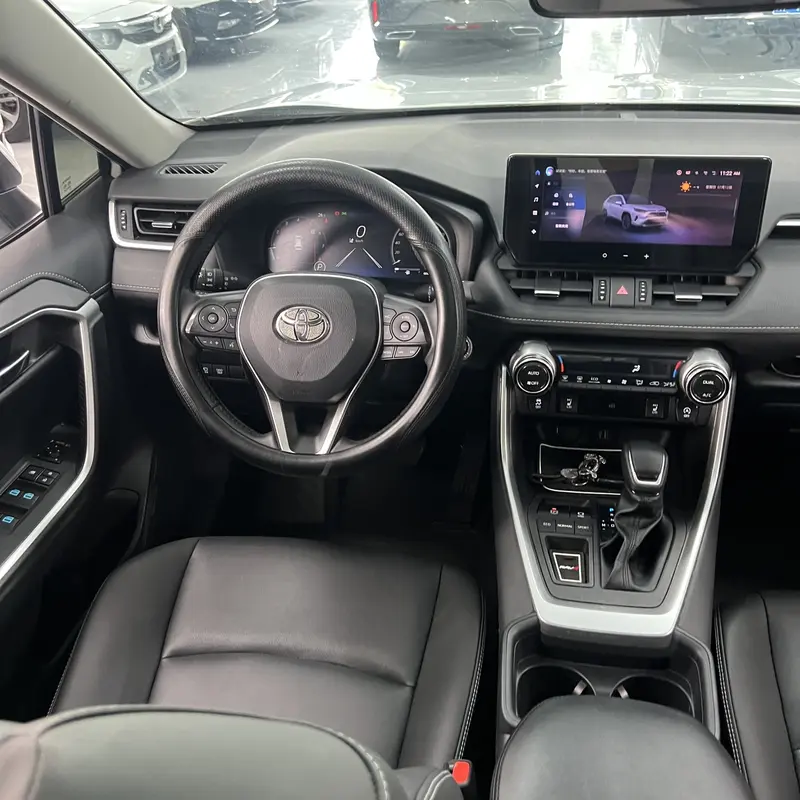 Toyota RAV4 — фото 11