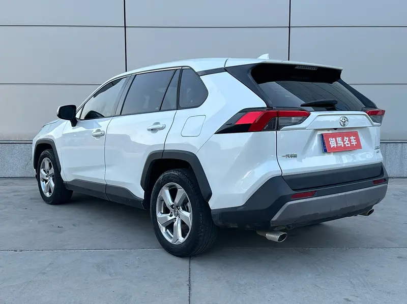Toyota RAV4 — фото 4