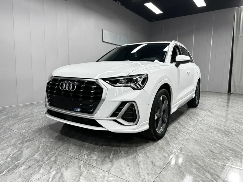 Audi Q3 — фото 1