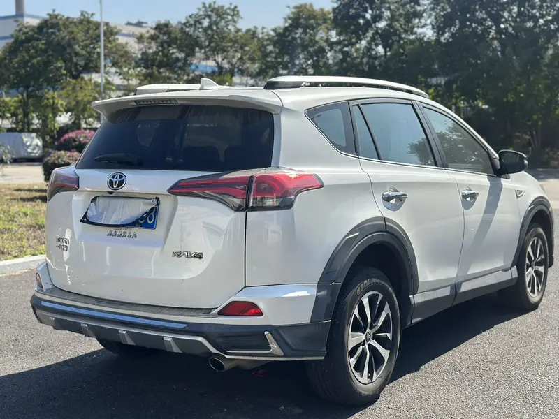 Toyota RAV4 — фото 6
