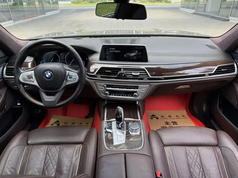 BMW 7 Series — фото 10
