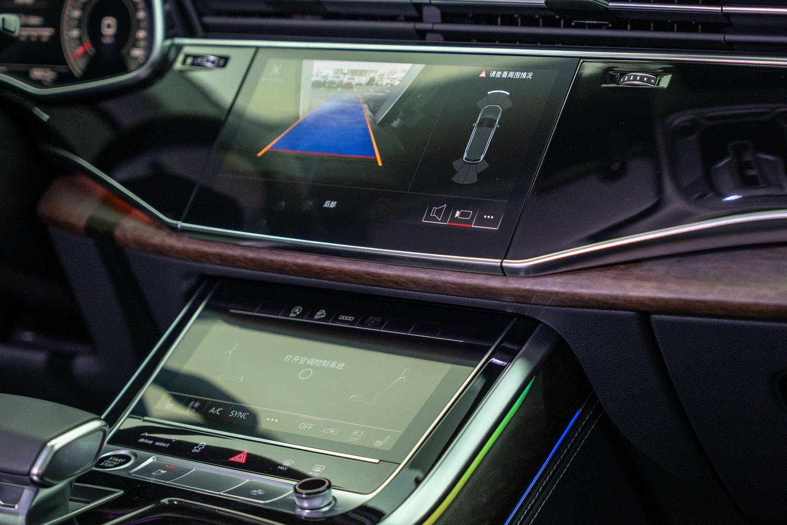 Audi Q7: фотография 15 из 23