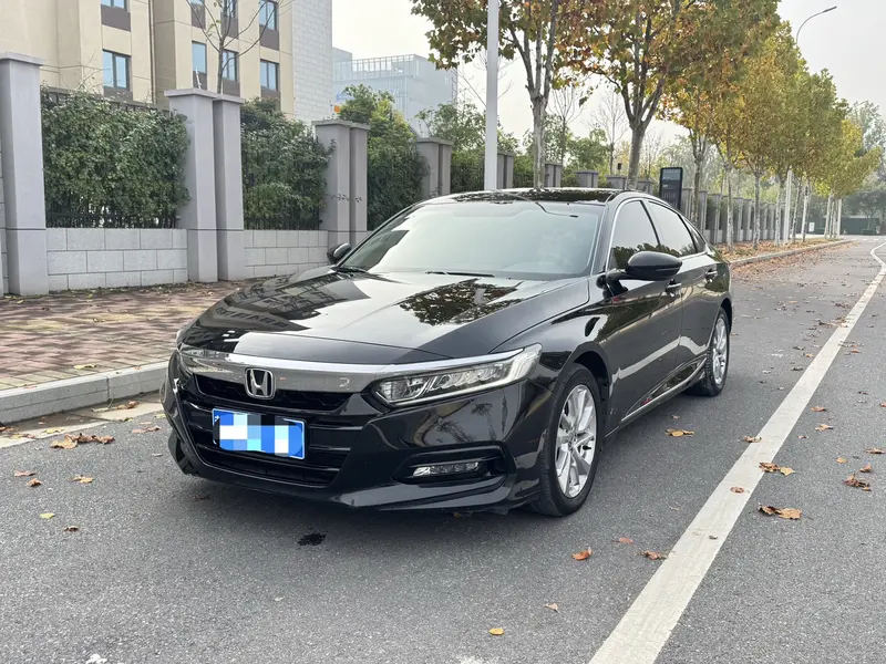 Honda Accord — фото 1