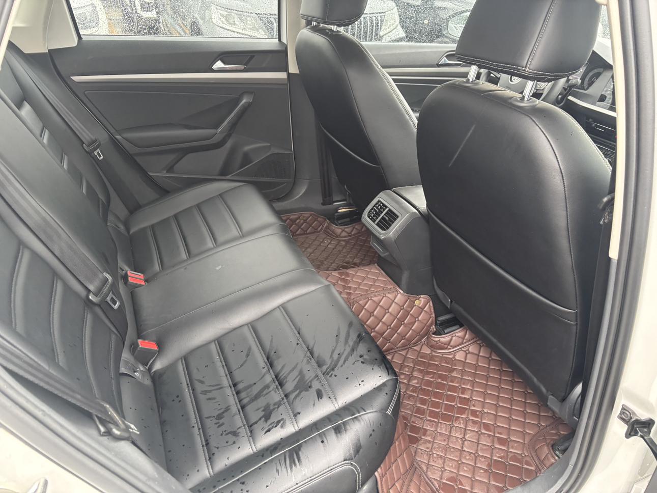 Volkswagen Lavida: фотография 11 из 17