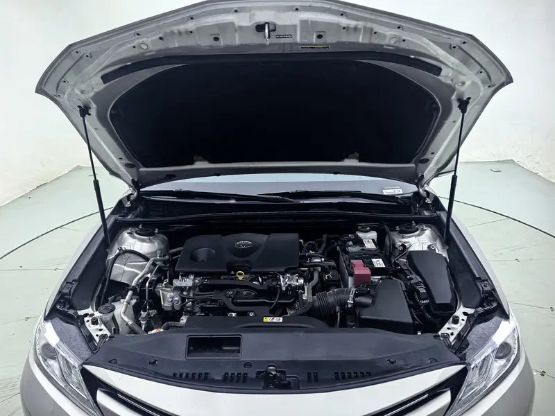 Toyota Camry — фото 5