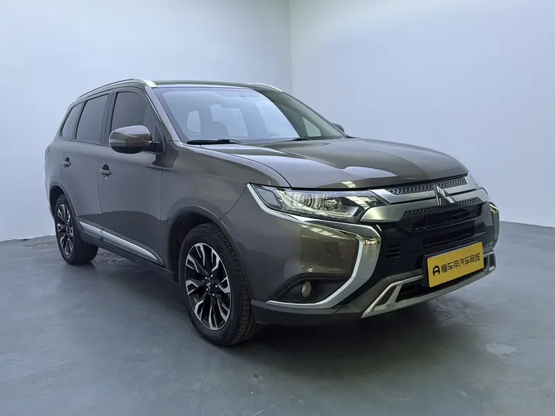 Mitsubishi Outlander — фото 3