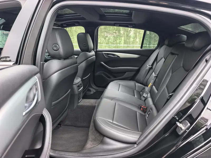 Cadillac CT5 — фото 13