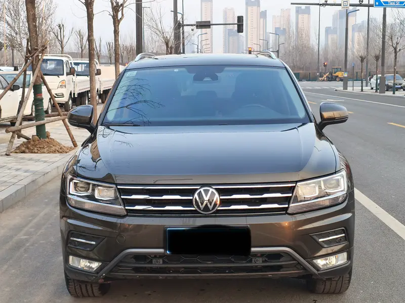 Volkswagen Tiguan L — фото 2