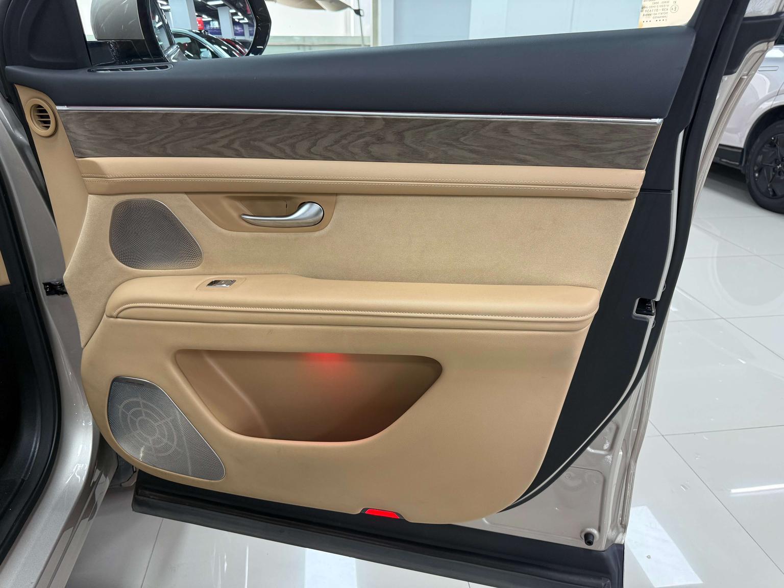 AITO M7: фотография 12 из 25