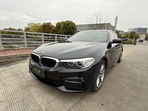BMW 5 Series - фото 1