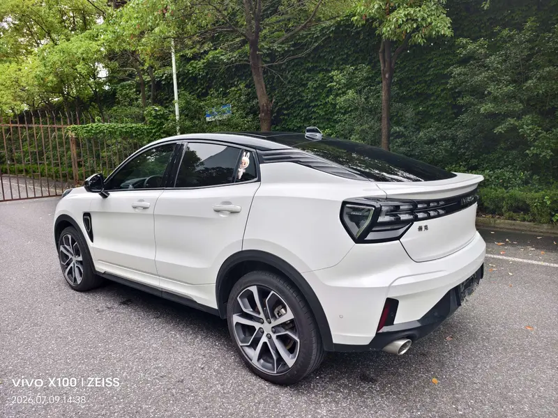 Lynk&Co Lynk & Co 05 2.0 TD 4 WDHalo — фото 5