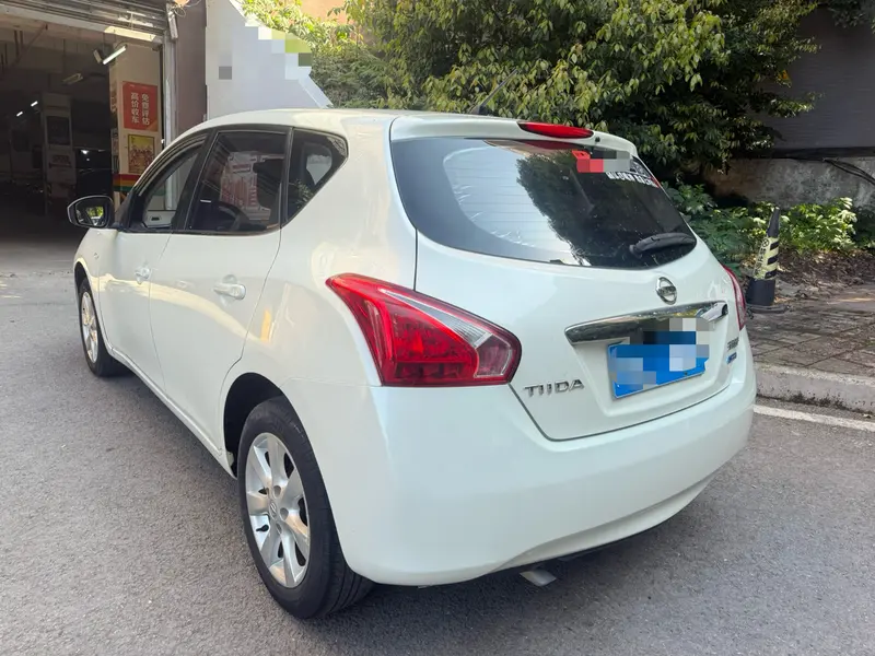 Nissan Tiida — фото 4