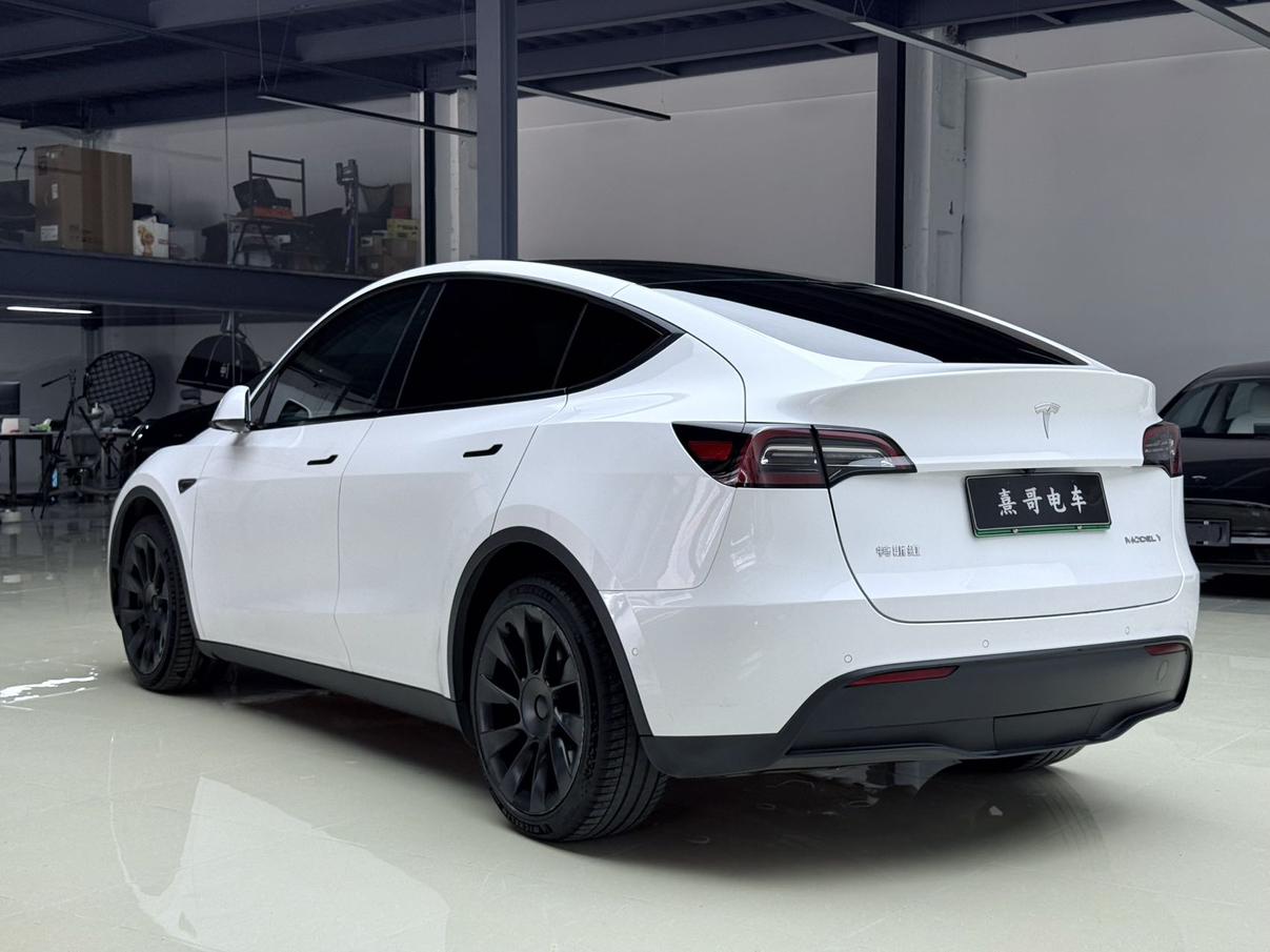 Tesla Model Y: фотография 4 из 23