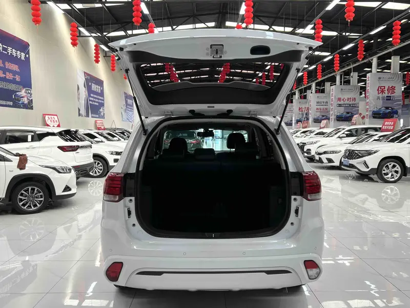 Mitsubishi Outlander — фото 15
