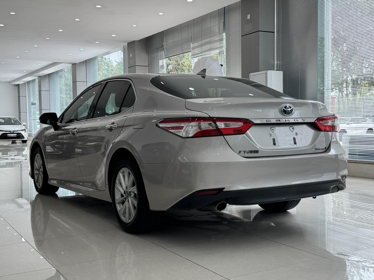 Toyota Camry: фотография 5 из 27