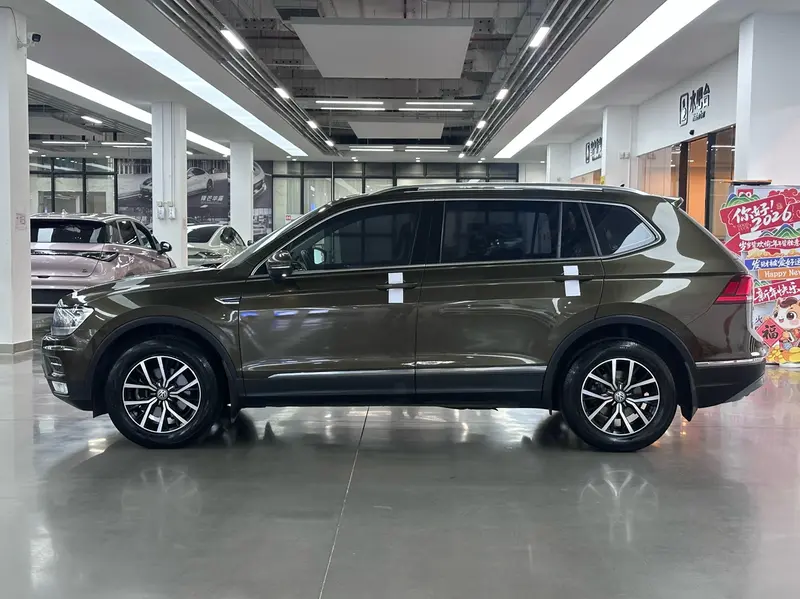 Volkswagen Tiguan L — фото 3