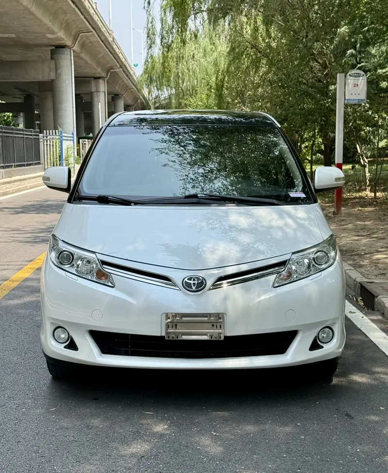 Toyota Previa — фото 2