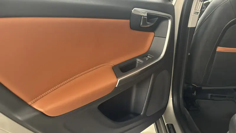 Volvo S60 — фото 14