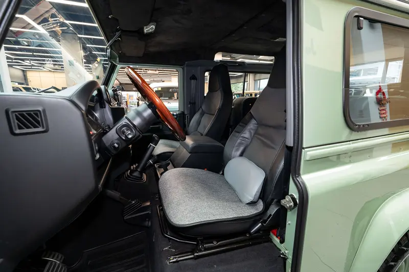 Land Rover Defender — фото 9