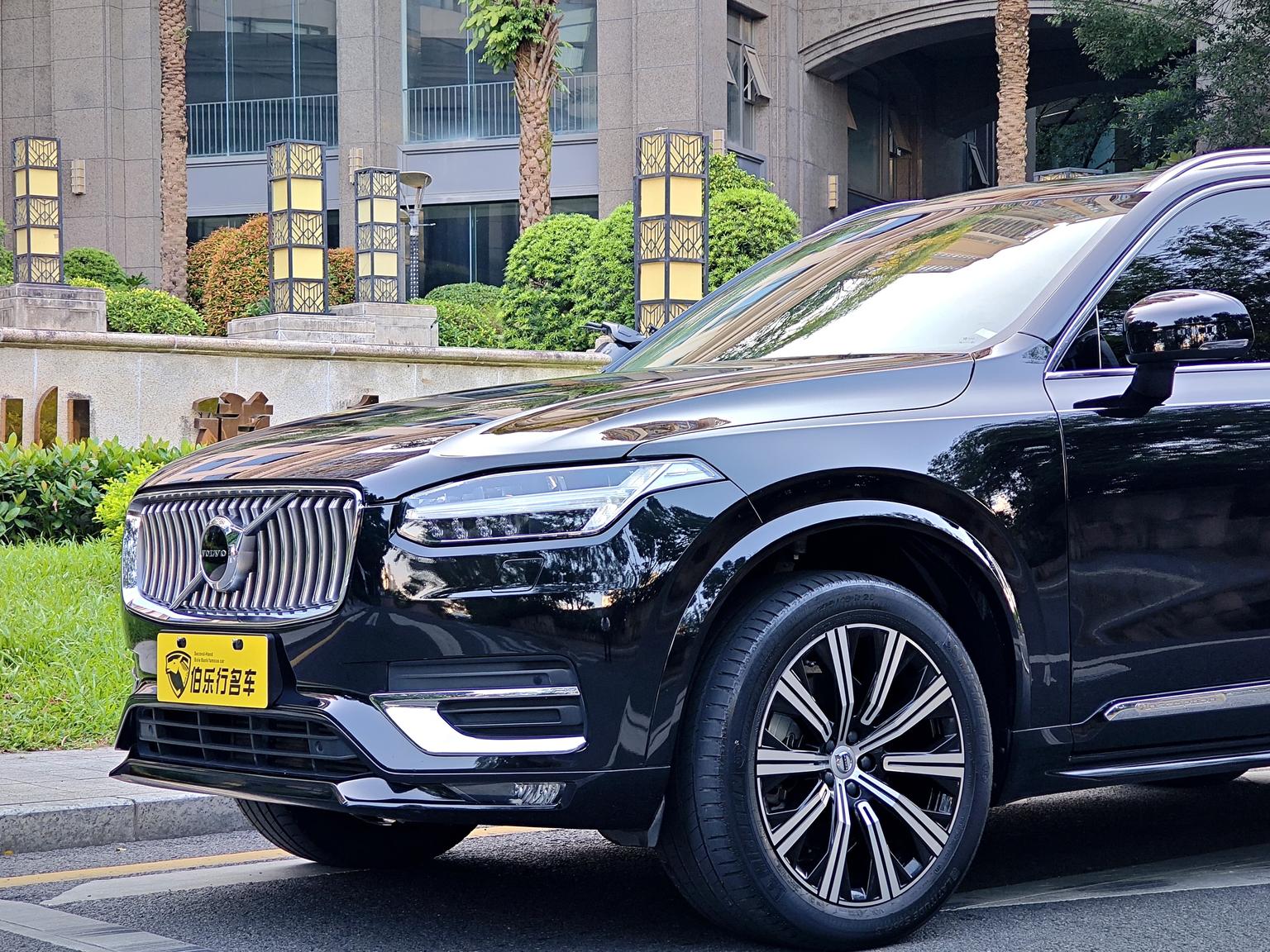 Volvo XC90: фотография 5 из 36