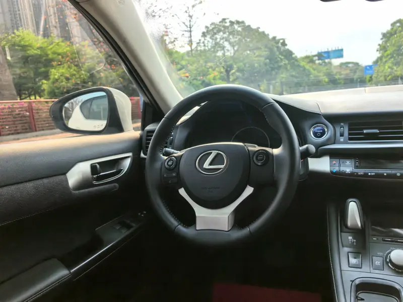 Lexus CT — фото 10
