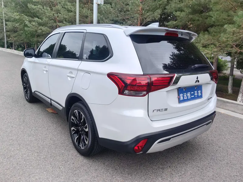 Mitsubishi Outlander — фото 4