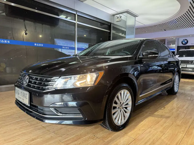 Volkswagen Passat — фото 1