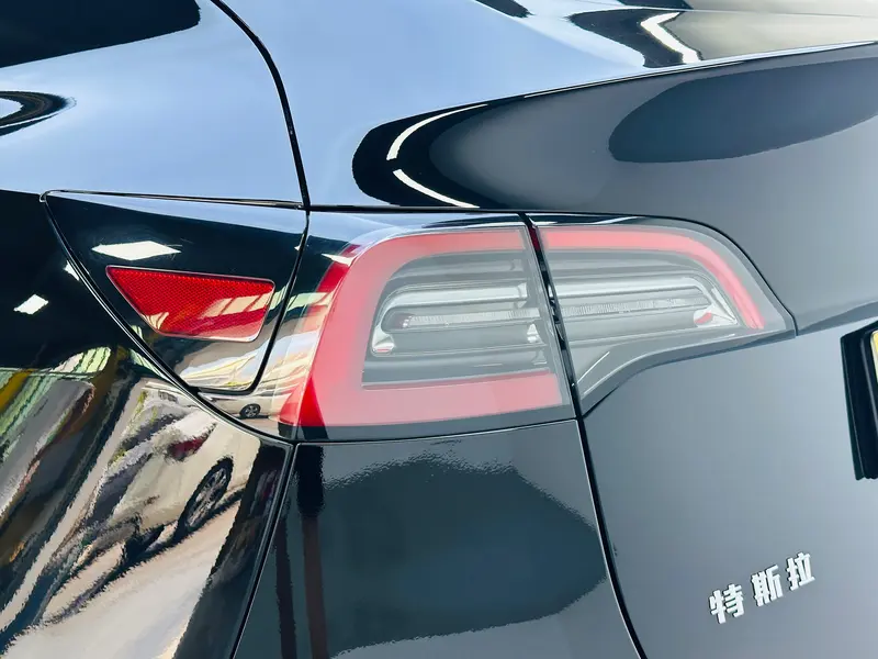 Tesla Model Y — фото 10