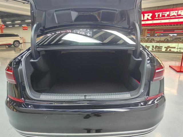 Volkswagen Passat 2023 Черный из Китая, фото 2