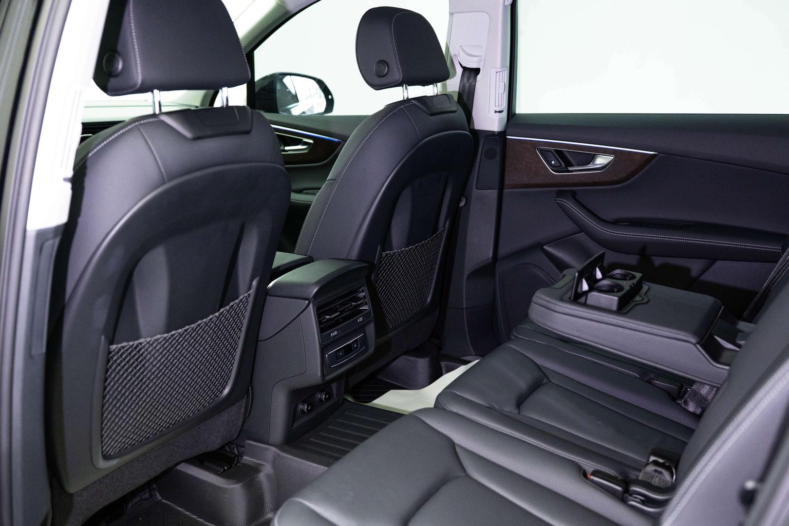 Audi Q7: фотография 18 из 23