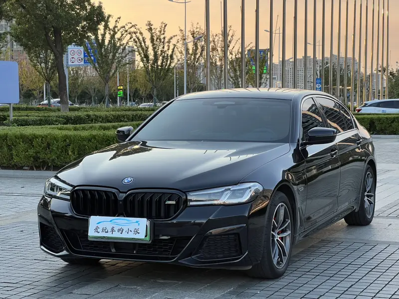 BMW 5 Series — фото 1