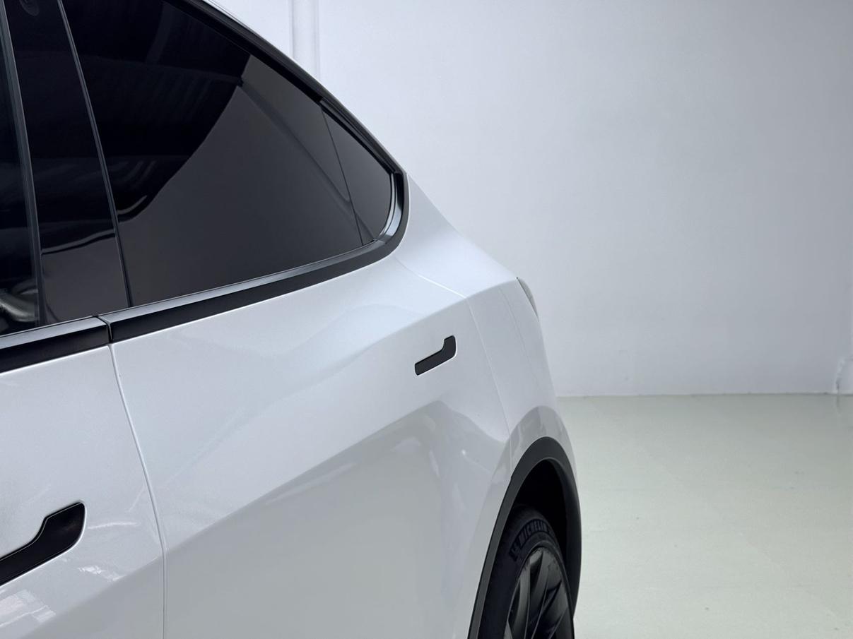 Tesla Model Y: фотография 12 из 23