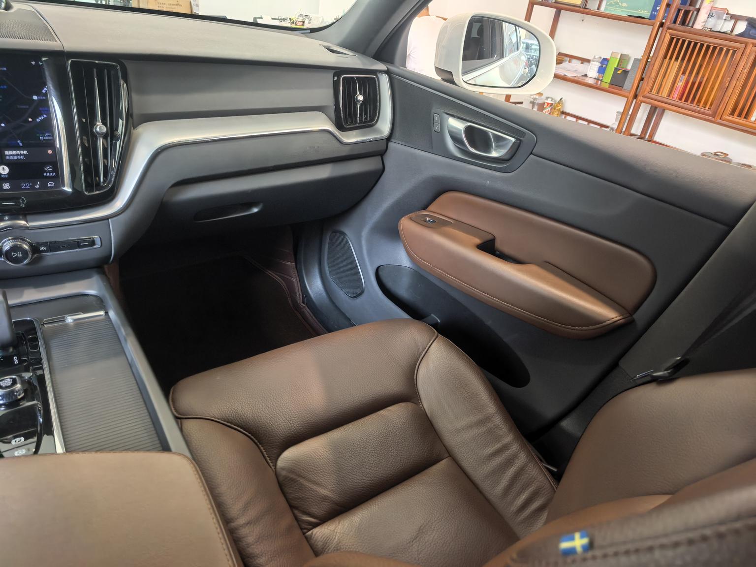 Volvo XC60: фотография 9 из 13