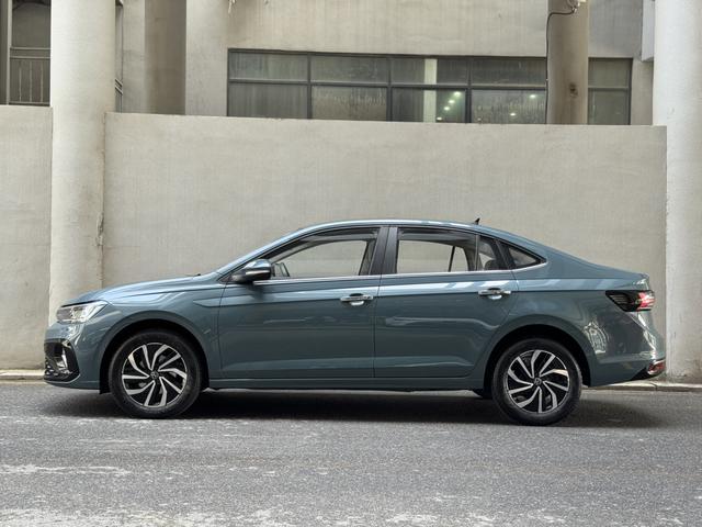 Volkswagen Lavida 2023 Синий из Китая