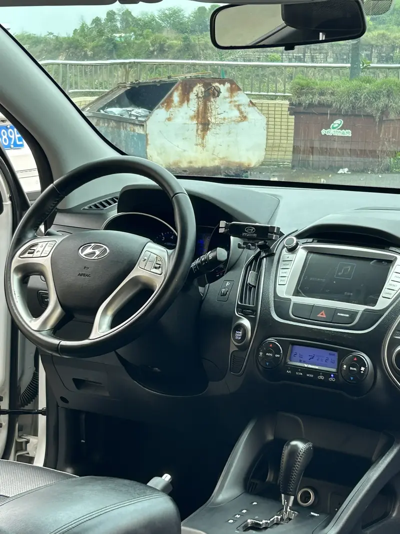 Hyundai ix 35 2.0 L AT 2 WD IV — фото 8