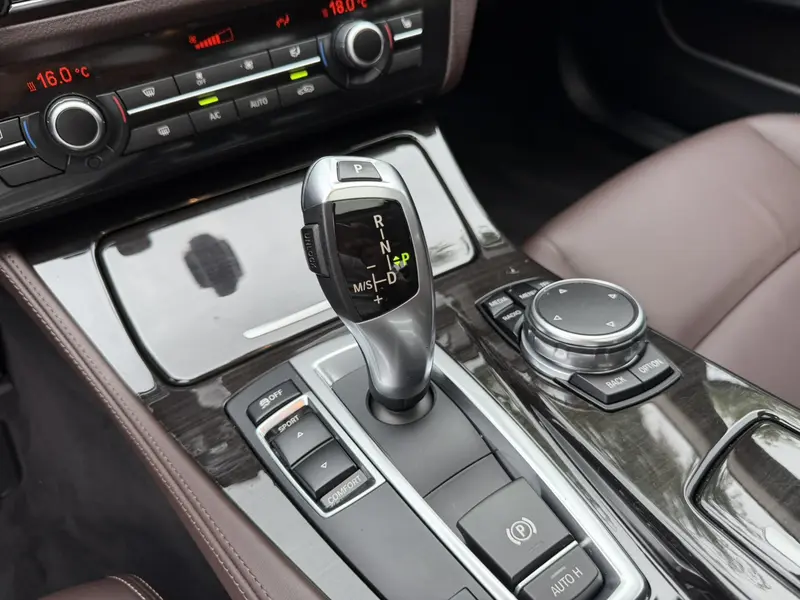 BMW 5 Series — фото 14
