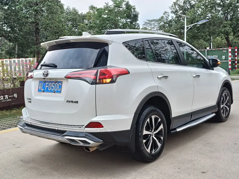 Toyota RAV4 — фото 6