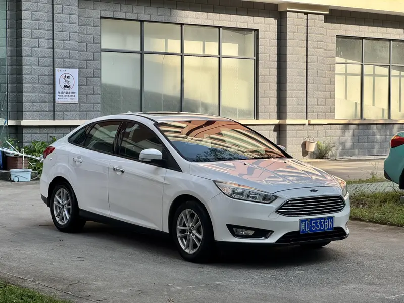 Ford Focus 1.6L автомат — фото 3