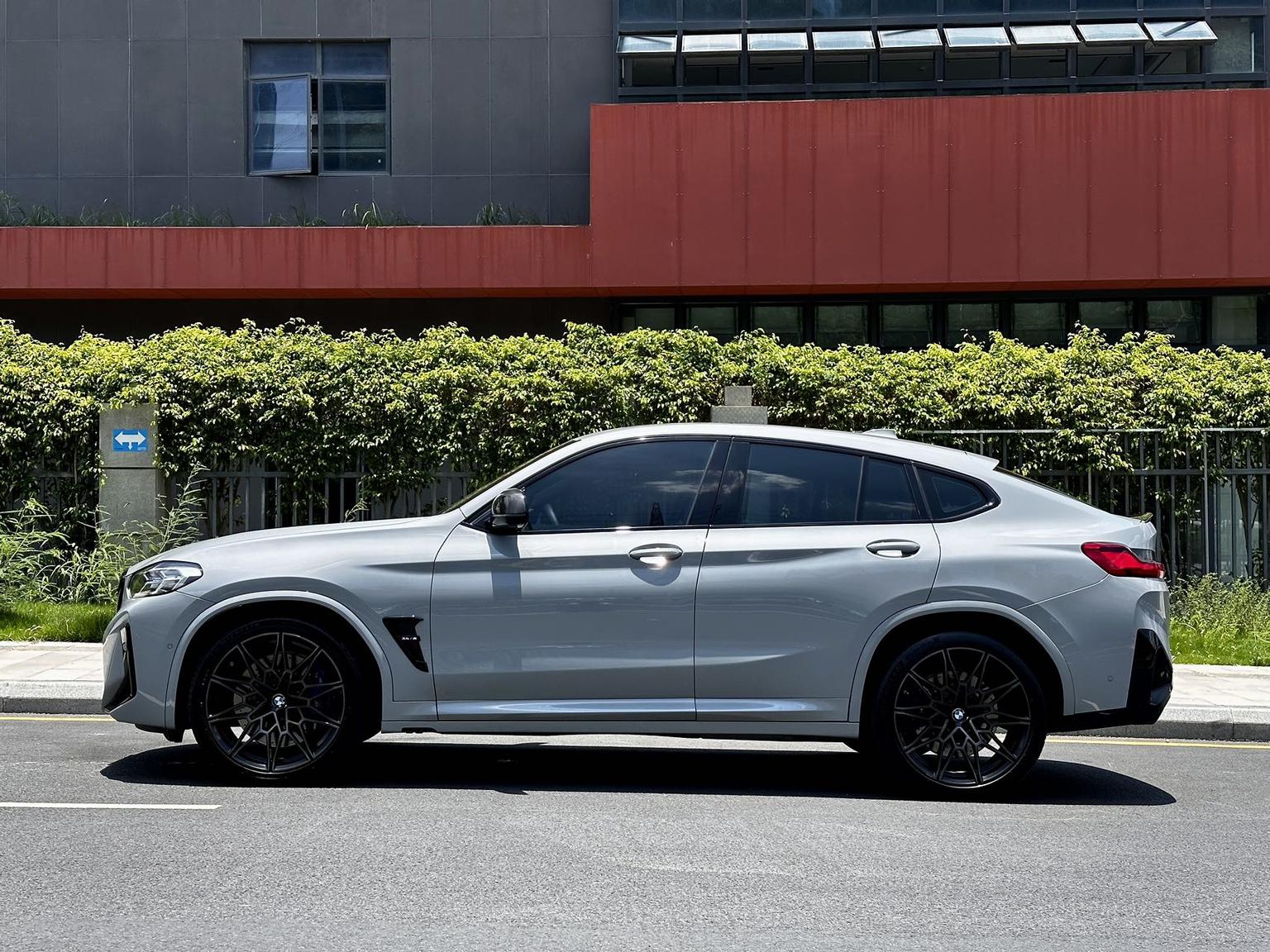 BMW X4 M: фотография 14 из 16