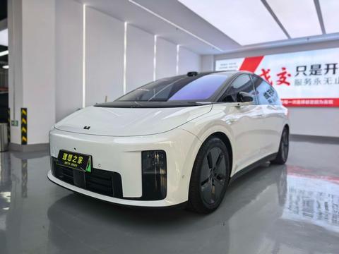 Li Auto i8