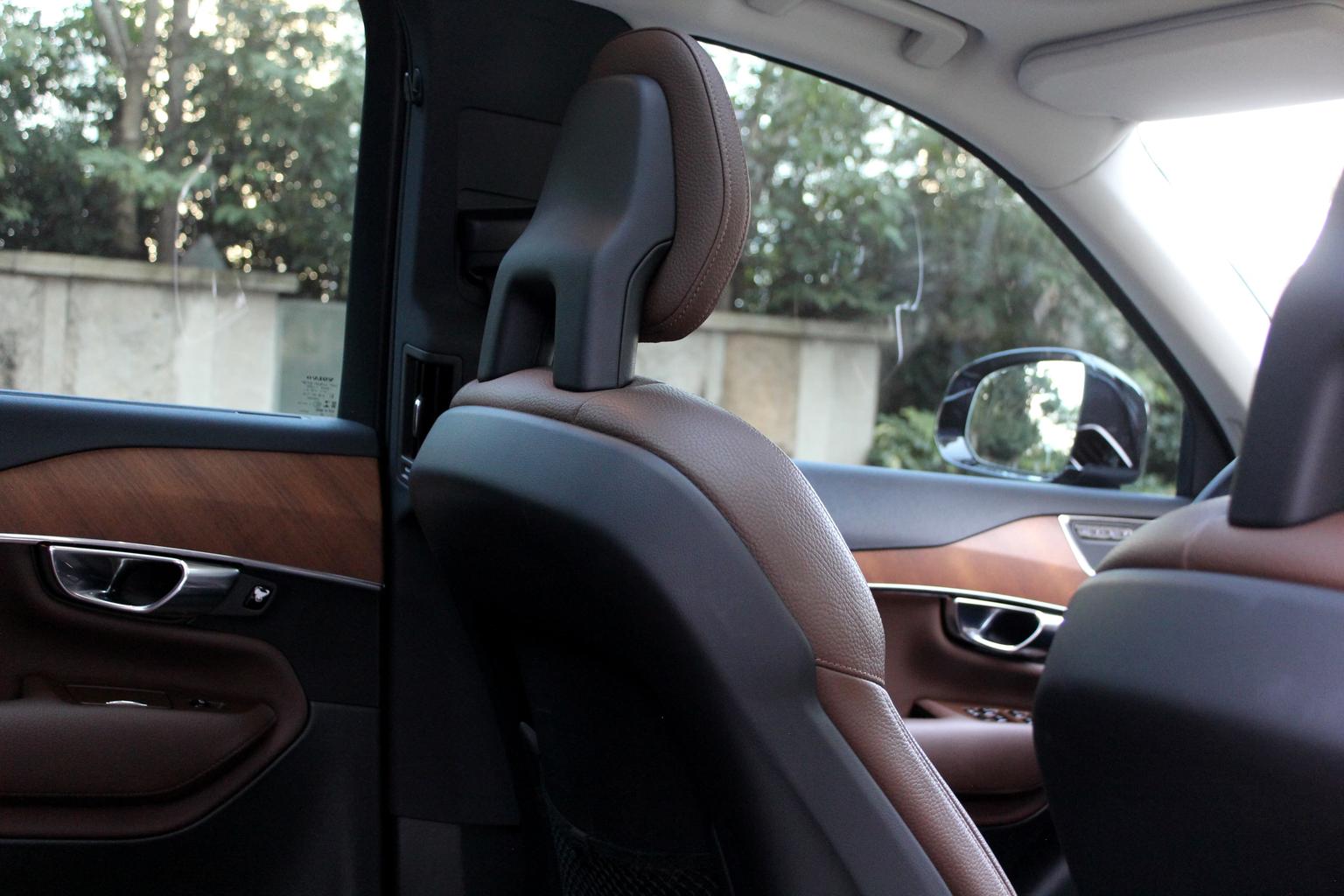 Volvo XC90: фотография 24 из 36