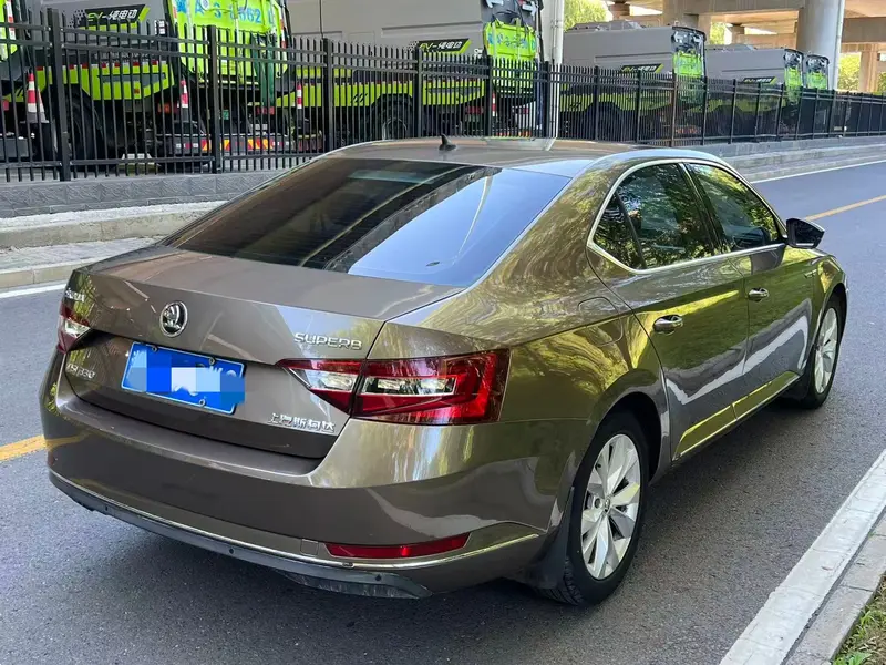 Skoda Superb — фото 6
