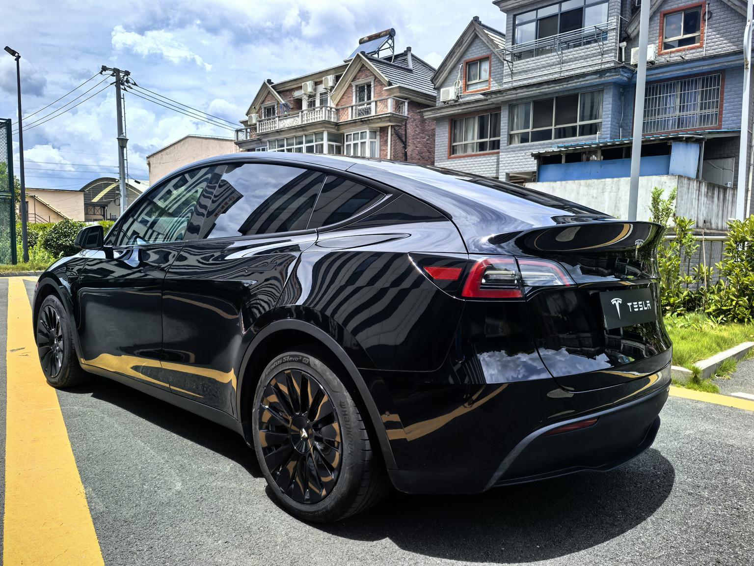 Tesla Model Y: фотография 14 из 18